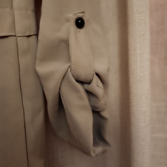 Elegant Beige Women's Coat - Picture 5 of 9